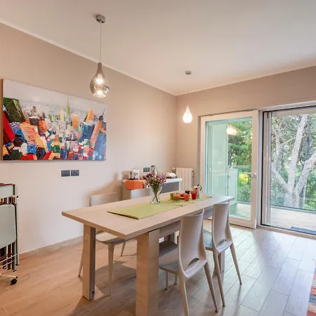 Guesthost - Casa Joyful