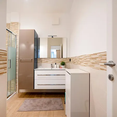 Guesthost - Casa Joyful Апартаменти *