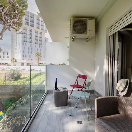 Guesthost - Casa Joyful * Bari