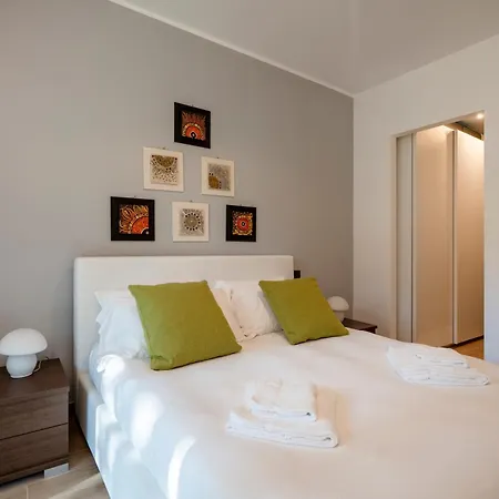 Guesthost - Casa Joyful *